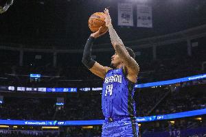 布莱克：加里-哈里斯防守积极投篮稳定 他是非常出色的老将领袖