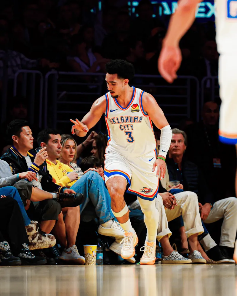 九游登录入口-雷霆媒体：来自76人的射手，乔和麦凯恩三分13中9合砍33分