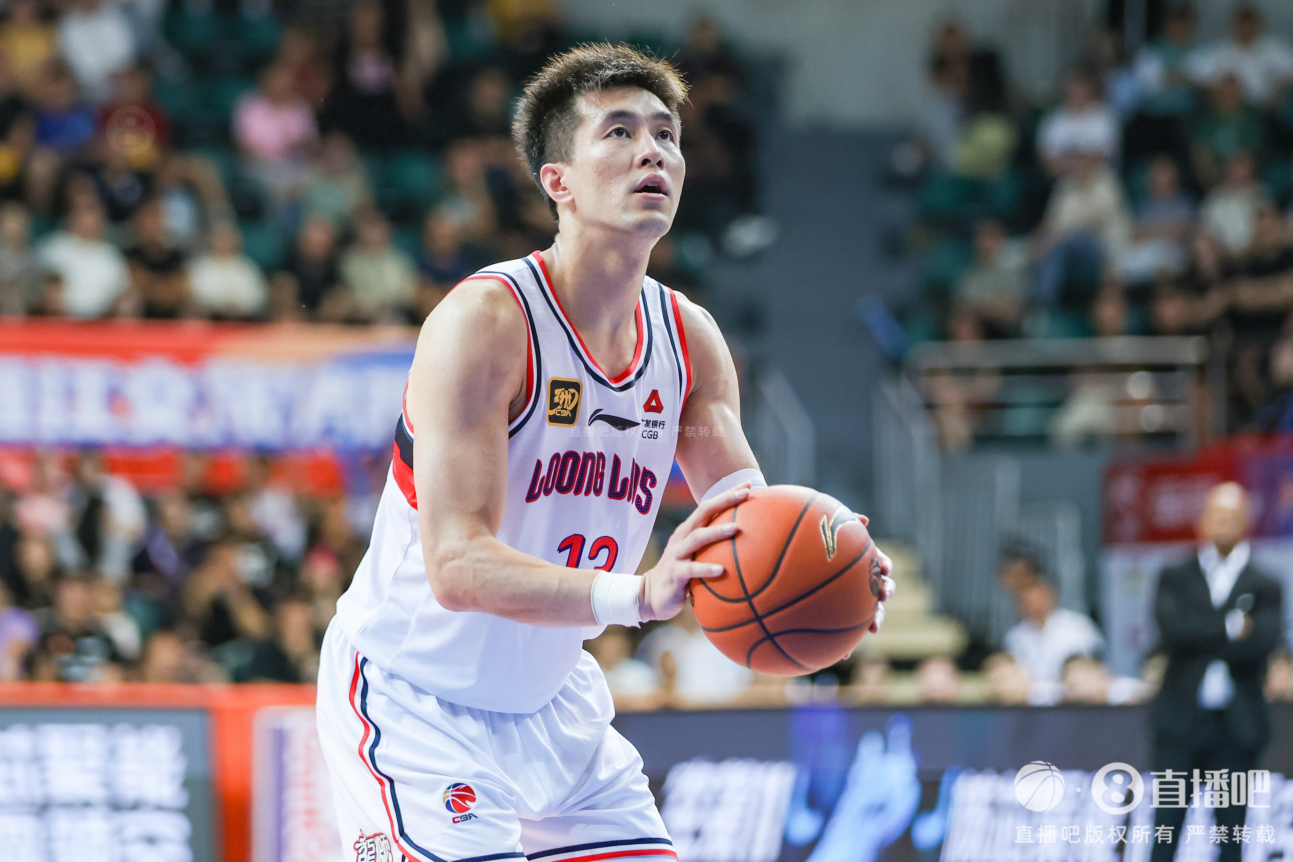 九游体育-郭艾伦&amp;家人被骗千万！记者：他是球痴容易信朋友 给坏人可乘之机